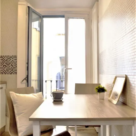 Homelovers Bright And White House Pta Venezia * מילאנו