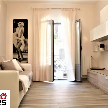 Διαμέρισμα Homelovers Bright And White House Pta Venezia *