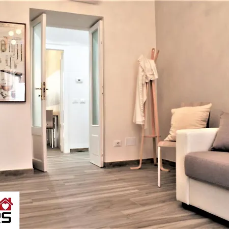 Homelovers Bright And White House Pta Venezia