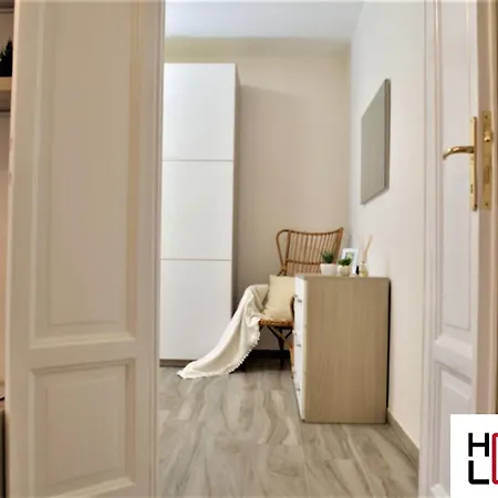 Homelovers Bright And White House Pta Venezia מילאנו