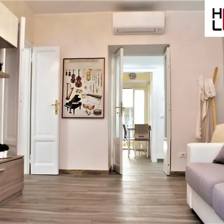 Homelovers Bright And White House Pta Venezia * Μιλάνο