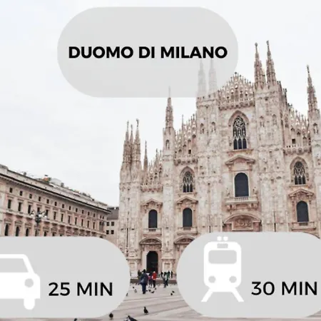 Tram Sotto Casa - In Duomo In Un Attimo Milano