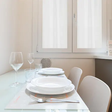 Italianway Easy - Frisi 8 B * ミラノ