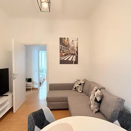 Urban Harmony - Near Duomo & Metro M4 Apartment Milan