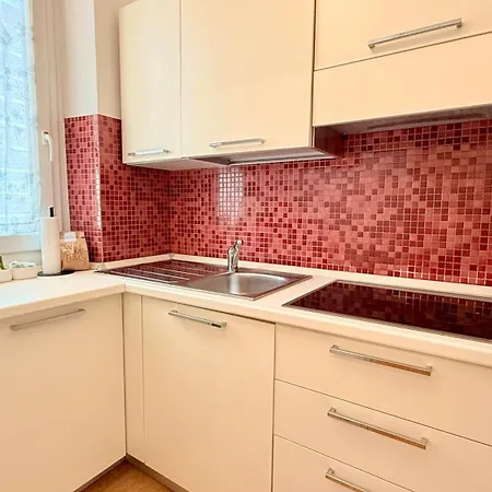 Apartment Urban Harmony - Near Duomo & Metro M4 Milan