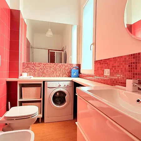 Urban Harmony - Near Duomo & Metro M4 Apartment