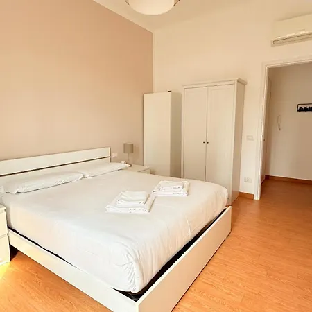 Urban Harmony - Near Duomo & Metro M4 Apartment *