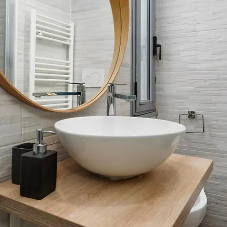 Classbnb - Just 2 Minutes Walk From Domodossola M5 Metro Station Apartamento