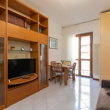 De Angeli San Siro Large Two-room 公寓