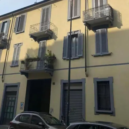 Entire House - Cute And Modern Flat, Very Well Connected To The Center Apartment Milan