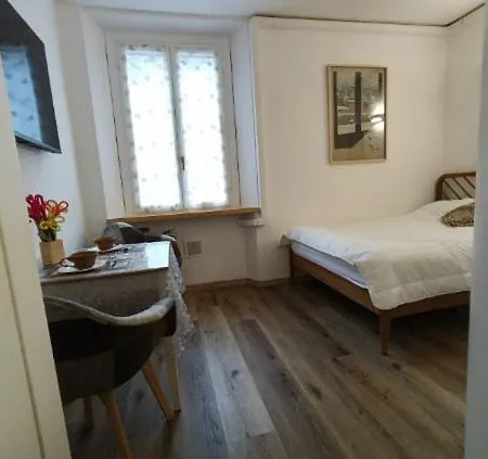 Number32milan * Milánó