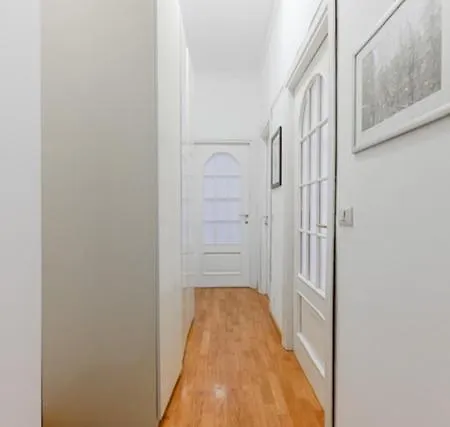 Con Due Stanze In Via Lattanzio