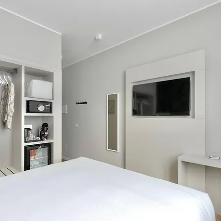 Ah - Duomo Signature Guest house