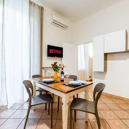 Apartment Charming Flat - Navigli, Duomo *