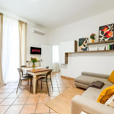 Comfort Flat- Navigli, Duomo アパート ミラノ