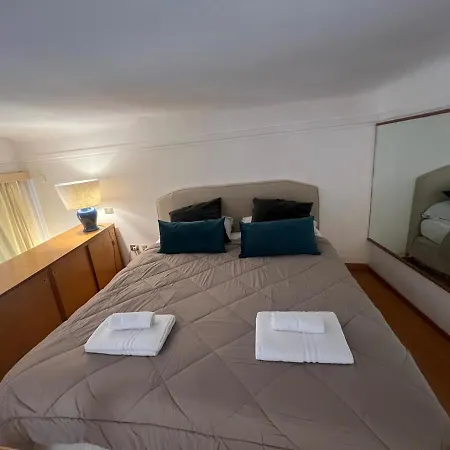 Comfortable And Quiet Sant'ambrogio Apartment