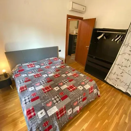 Conte Rosso House V&l, Con Doppia Ampia Terrazza, Vista Coorte Interna, Vicino A Metropolitana M2 Lambrate Apartment Milan