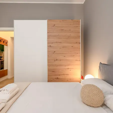 Elegant And Stylish Design In Brera Near The Metro *