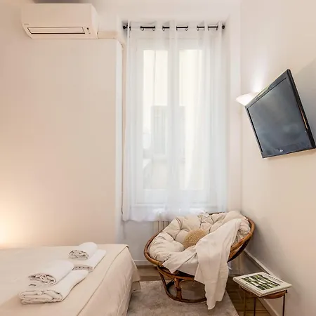Elegant And Stylish Design In Brera Near The Metro Daire