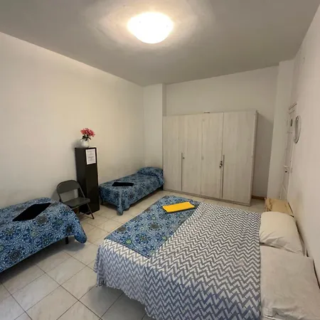 Quarto em Acomodações Particulares Stanza Privata Per 4 *