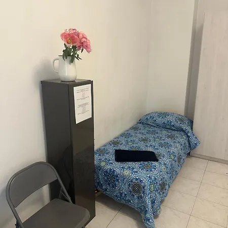 Quarto em Acomodações Particulares Stanza Privata Per 4 *