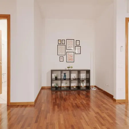 Guesthost - Spacious 600 Mt To Metro M3 Comasina Apartmán