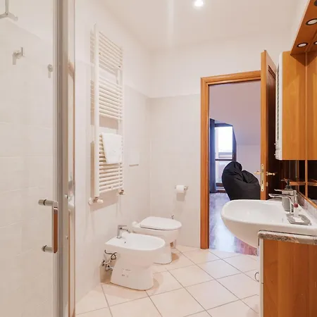 Apartment Guesthost - Spacious 600 Mt To Metro M3 Comasina *