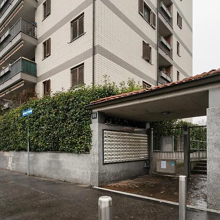 Apartmán Guesthost - Spacious 600 Mt To Metro M3 Comasina