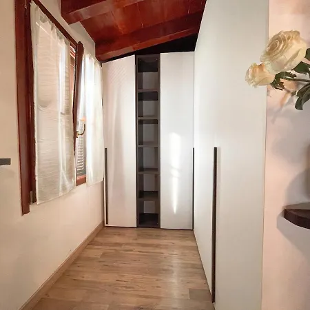 The Urban Nest 2, Spacious, Wifi And Near The Red Metro 公寓 *