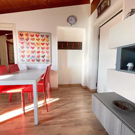 The Urban Nest 2, Spacious, Wifi And Near The Red Metro 아파트