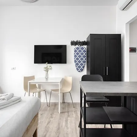 Апартаменты Joivy Stylish Double Near Metro Station