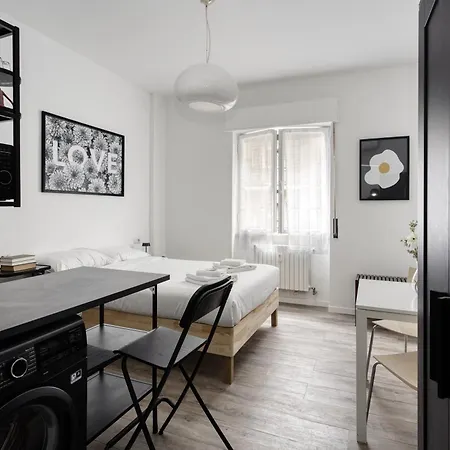 Joivy Stylish Double Near Metro Station Apartamento Milão