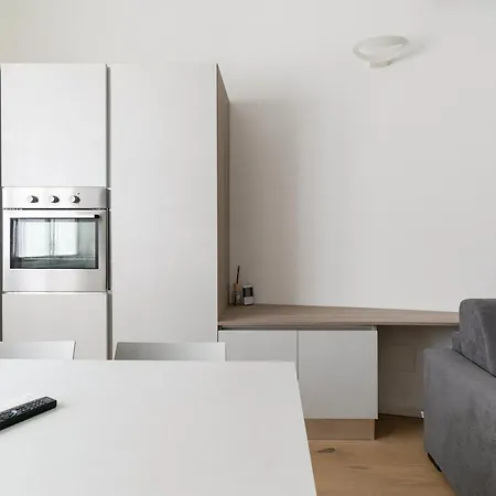 Porta Romana - Luminoso Bilocale Appartement