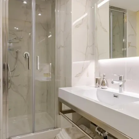 Station 100 Mt Apartman Milánó