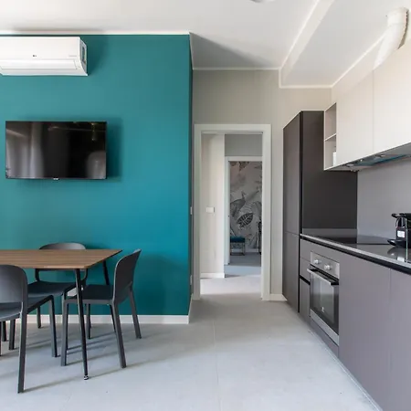 Lauria In * Милан