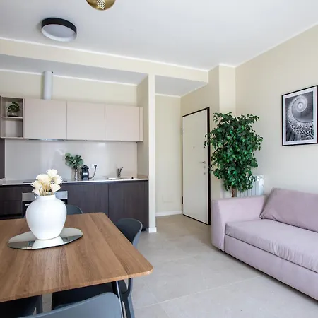 Lauria In Apartment