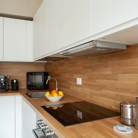 Giulio's Hideaway - Close To Station *