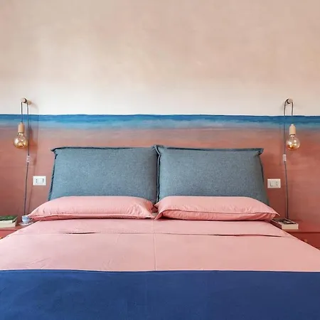 Semesterbostad Giulio's Hideaway - Close To Station