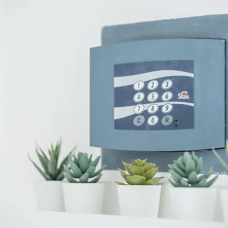 Via Santa Croce 1 - Leia Hospitality Apartman *