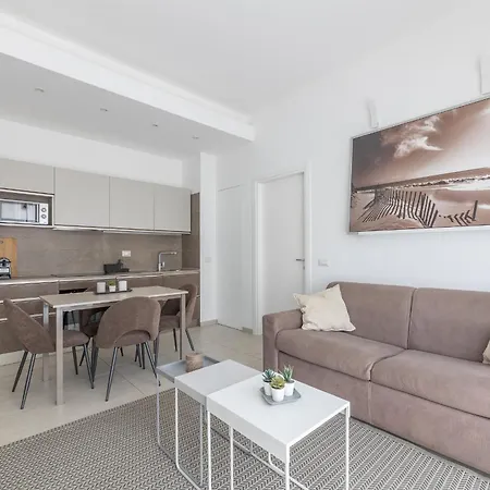 Via Santa Croce 1 - Leia Hospitality Apartman *