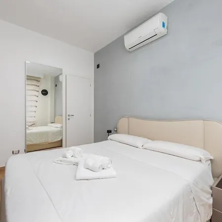 Apartment Chic Near The Center-wifi,comfort,parking *