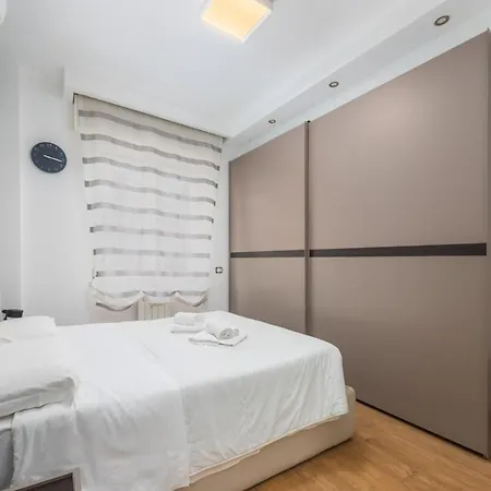 Chic Near The Center-wifi,comfort,parking