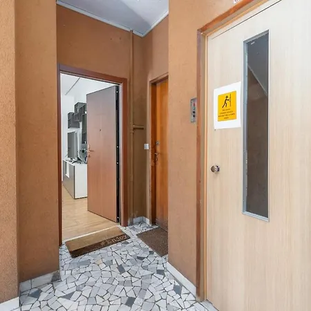 Apartment Chic Near The Center-wifi,comfort,parking *