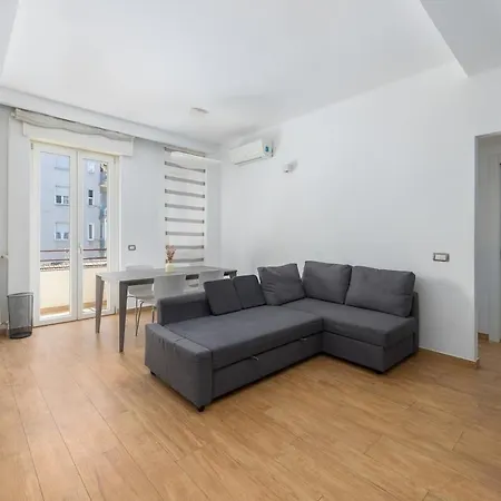 Chic Near The Center-wifi,comfort,parking Apartment Milan