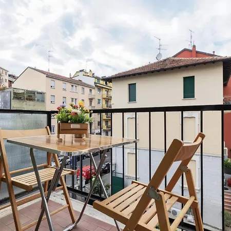 I-host - Carlo D'adda 29 * Milan
