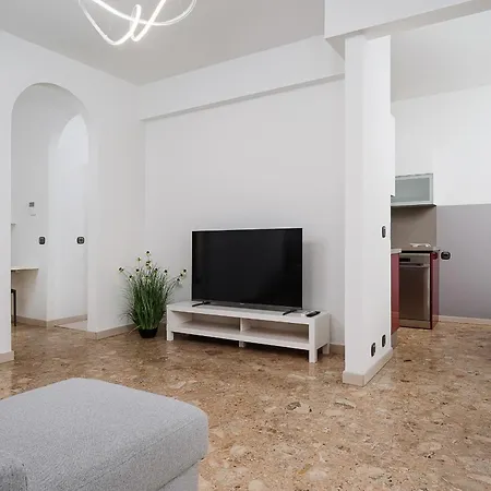 New - M1 S Leonardo 60m - San Siro - 6 Guests *