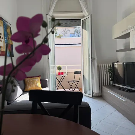 Bright With Balcony In Corso Xxii Marzo * ميلان