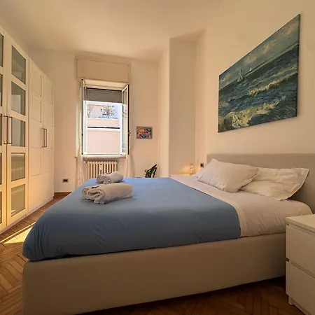 Daire Bright With Balcony In Corso Xxii Marzo Milano
