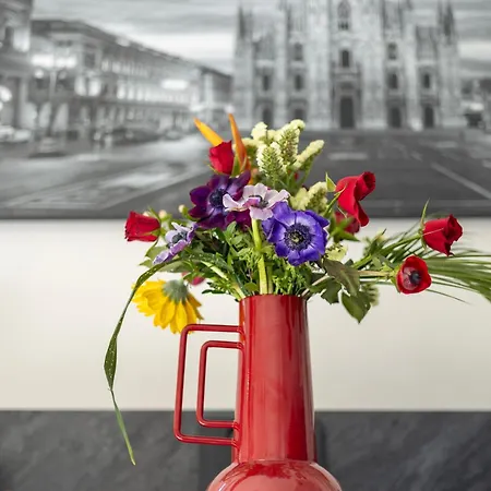 The Milanese Glow - Bocconi Prada Ieo Area 밀라노