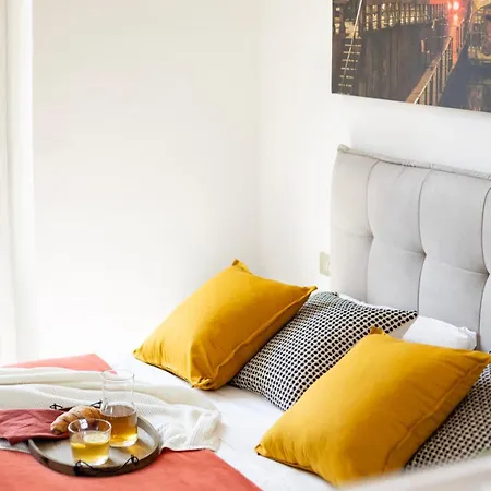 The Milanese Glow - Bocconi Prada Ieo Area * Milán